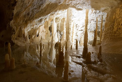 I Sentieri Segreti per Riconnettersi alla Natura 2 imgi 70 italy frasassi caves grotte di frasassi genga